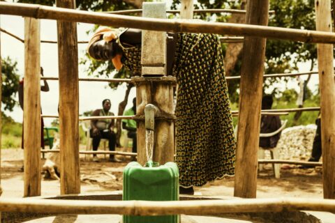 Jerry Can unter dem Brunnen